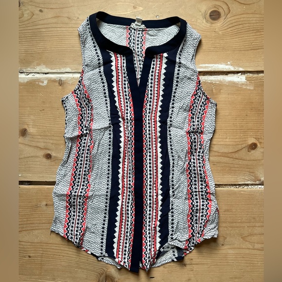 Pretty top - Picture 1 of 4